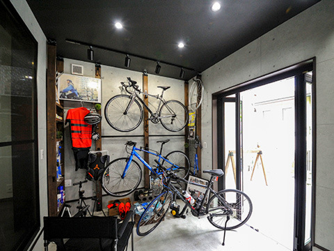 玄関土間の自転車工房