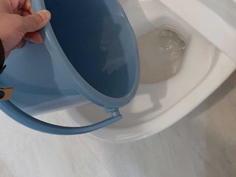 旅行前には水を